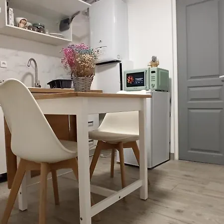 Appartement Au Rez-De-Chaussee Avec Jardin Prive Margny-les-Compiegne Exterior photo